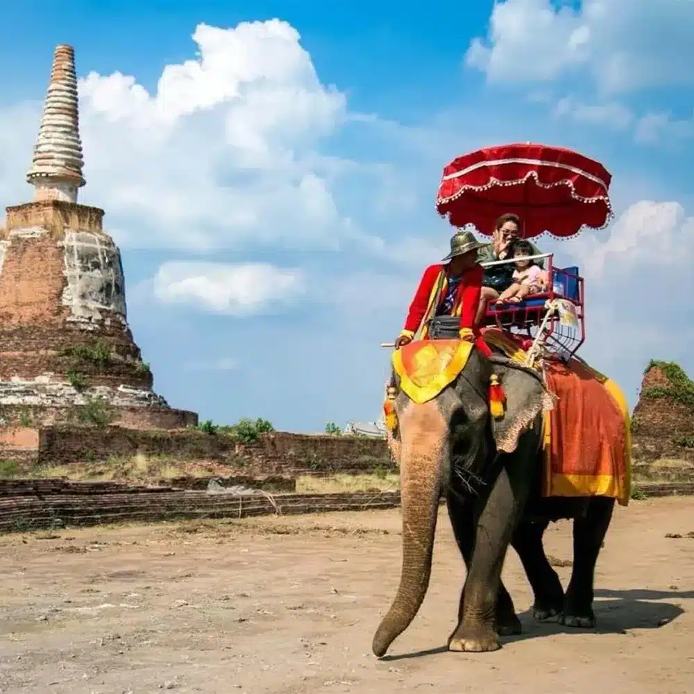 ถ่ายรูปกับน้องช้างท่ามกลางวัดเก่าและนั่งช้างดูวัดมเหยงคณ์ จุดเช็คอินที่ไม่ควรพลาด